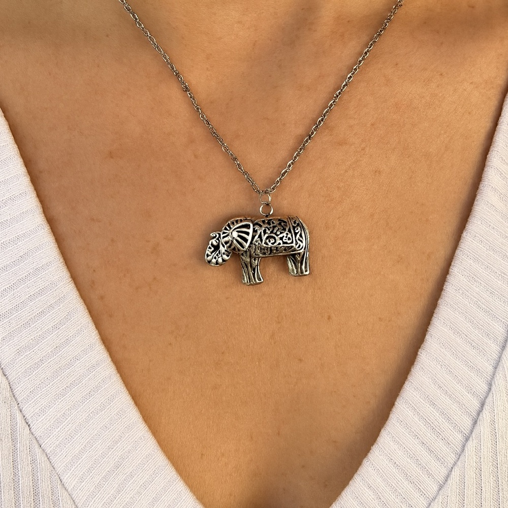 Filigree Elephant Pendant Necklace Silvertone chain and Pendant 32”
